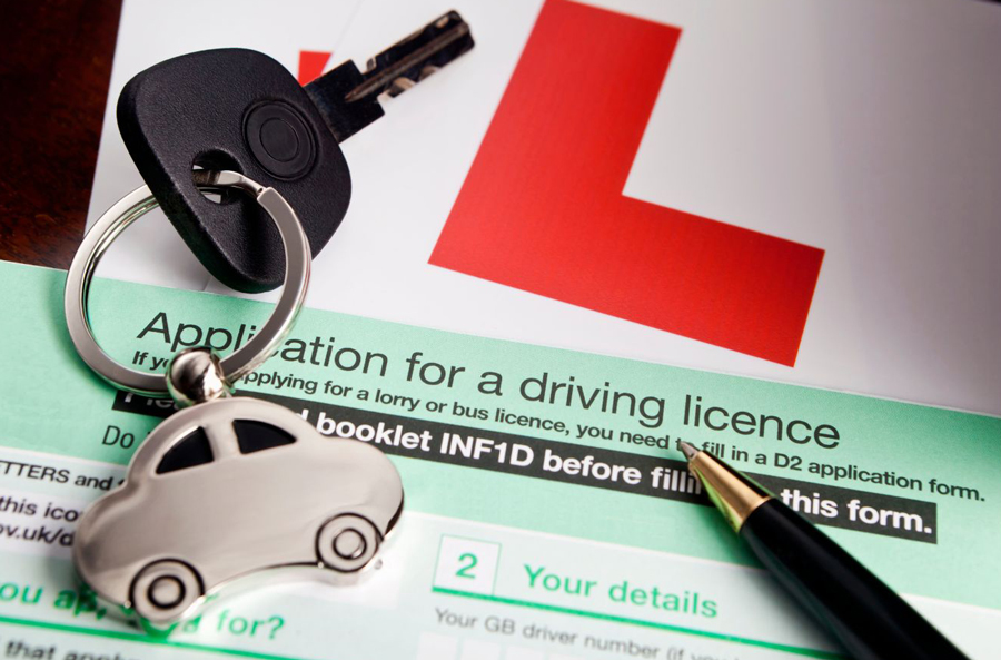 Application for provisional licence with a pen and an L Plate