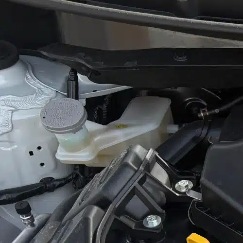 Suzuki Swift 1.2 Mild Hybrid brake fluid reservoir