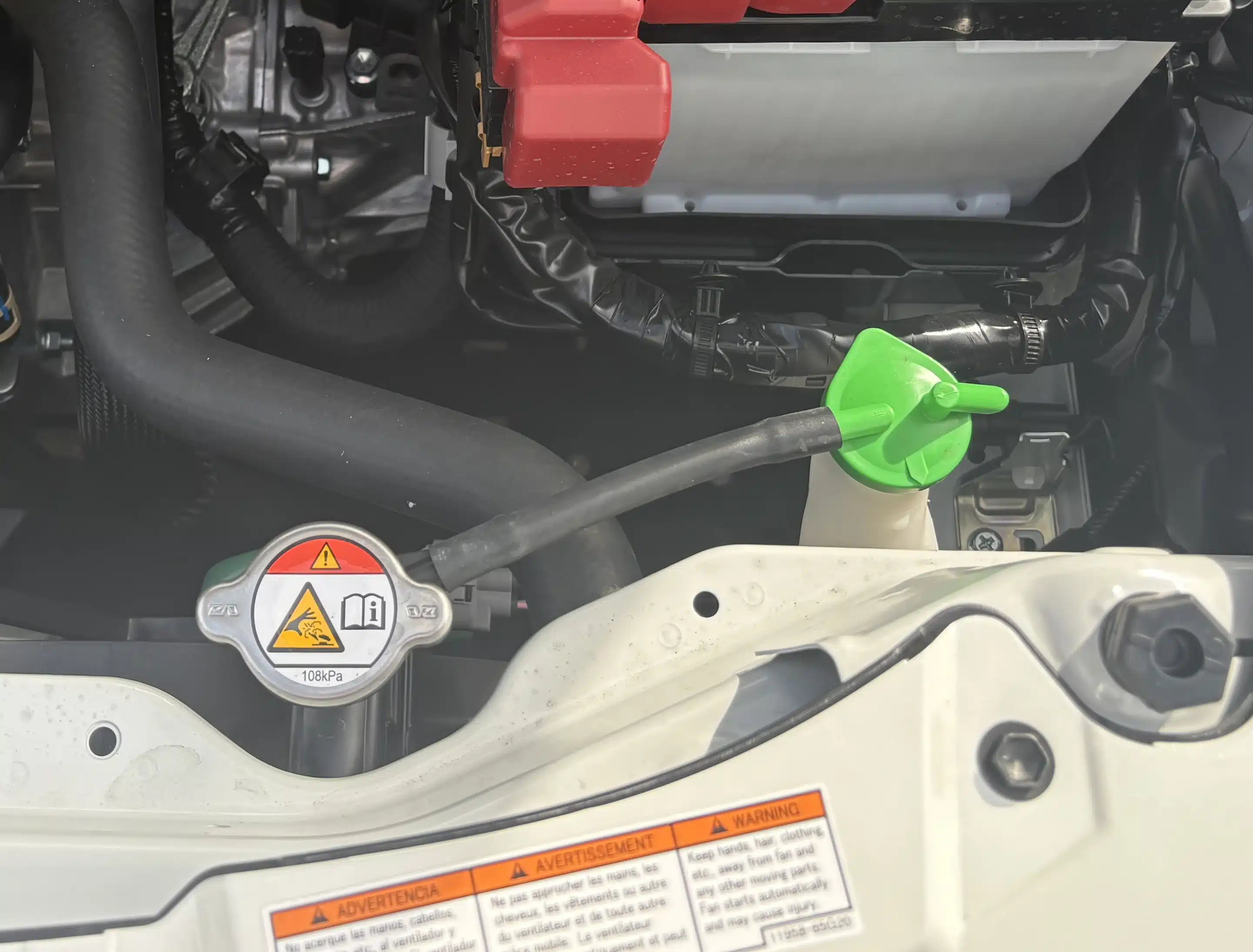 Suzuki Swift 1.2 Mild Hybrid coolant filling and expansion tank area