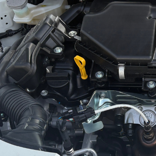 Suzuki Swift 1.2 Mild Hybrid oil dipstick and oil filler cap